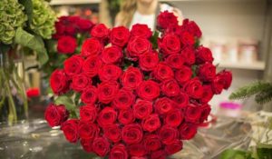 Preparing a delivery of a bouquet of red roses