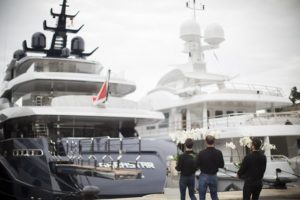 Flowers delivery to a yacht