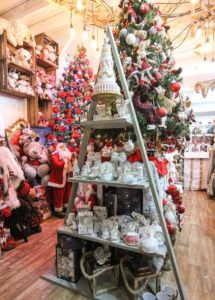 Beautiful shelves and snow balls