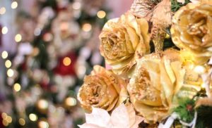 Des roses à mettre dans vos sapins de Noël