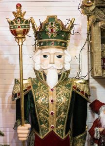 A richly decorated king for your Christmas decorations