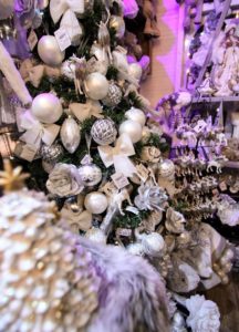 A Christmas tree decorated in white tones