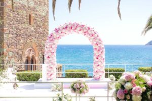 Example of a flowery arch to decorate your wedding on the Côte d'Azur or in Monaco