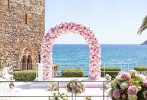 A magnificent flowery arch made by us from fresh flowers