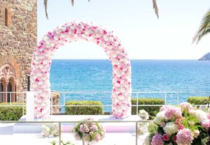 A magnificent flowery arch made by us from fresh flowers