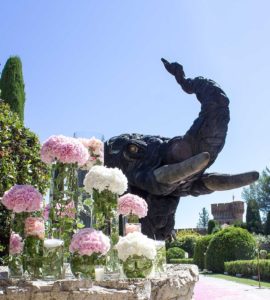 Flowers and bouquet to decorate a wedding