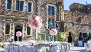 Flowers and bouquet to decorate a wedding