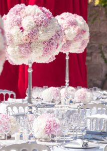 Flowers and bouquet to decorate a wedding