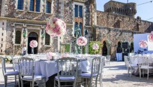 Centerpiece and floral decoration for a wedding