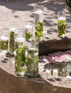 Transparent vases to decorate the wedding garden