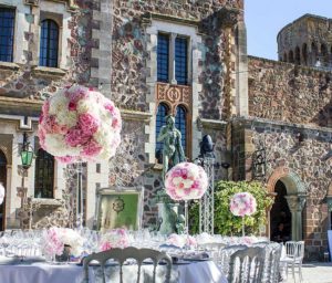 Flowers and bouquet to decorate a wedding