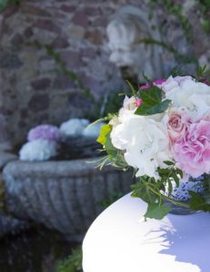 Flowers and bouquet to decorate a wedding