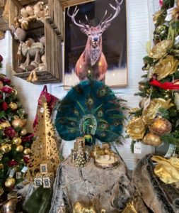 A myriad of small decorative objects to discover at our Christmas chalet